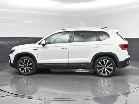 Used 2022 Volkswagen Taos SE FWD image 10