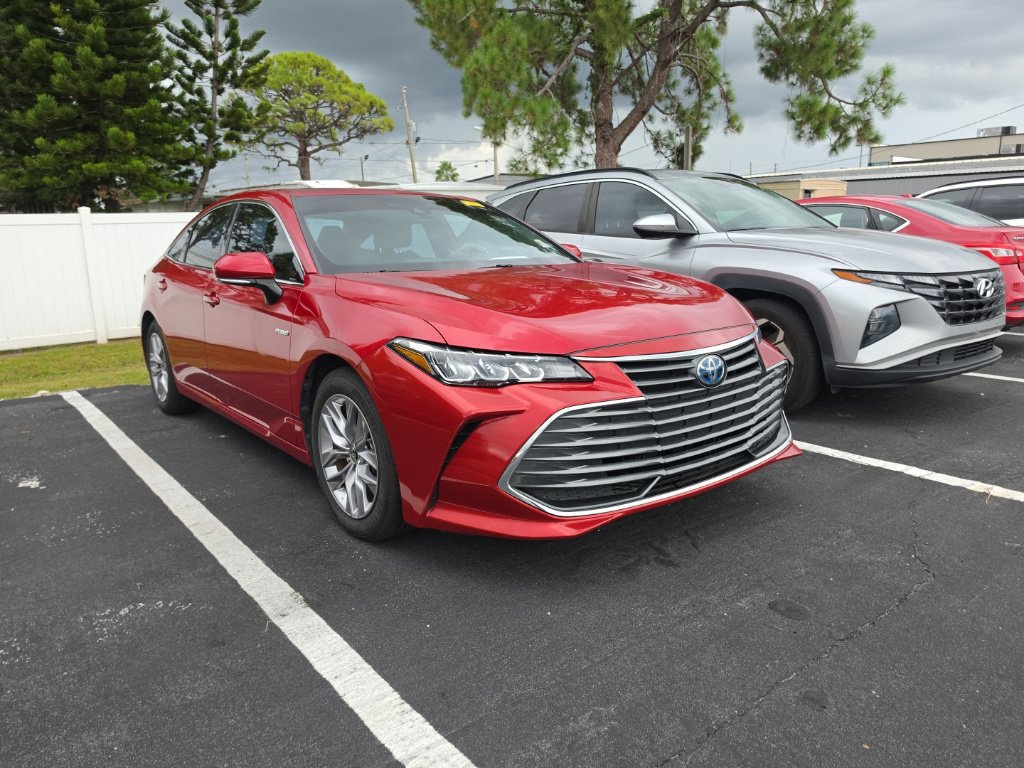 Used 2021 Toyota Avalon XLE w/ Moonroof Package FWD image 1