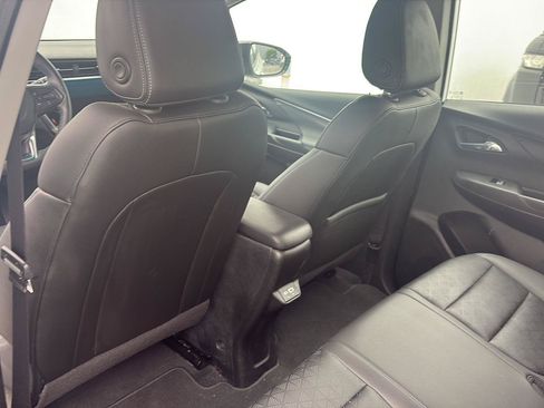 Used 2023 Chevrolet Bolt LT w/ Infotainment Package FWD image 10