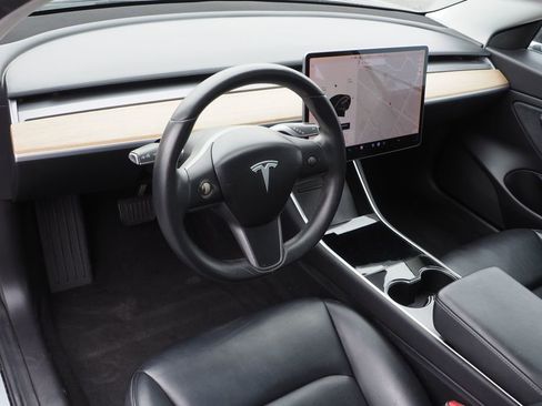 Used 2019 Tesla Model 3 Standard Range Plus image 11