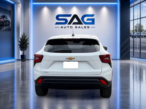 Used 2025 Chevrolet Trax LS FWD image 9