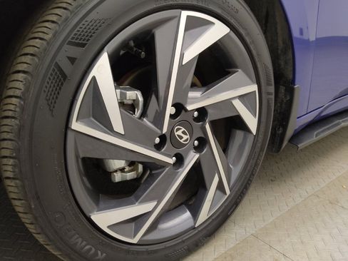 Used 2025 Hyundai Elantra SEL image 31