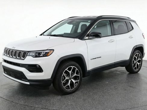 Used 2025 Jeep Compass Limited AWD/4WD image 3