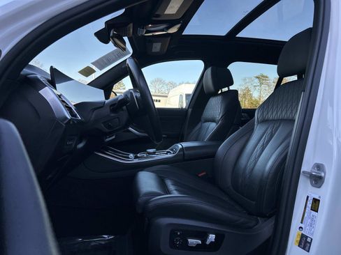 Used 2025 BMW X5 xDrive50e image 18