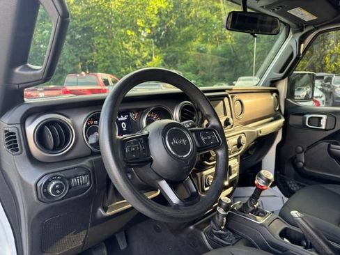 Used 2020 Jeep Gladiator Sport AWD/4WD image 18