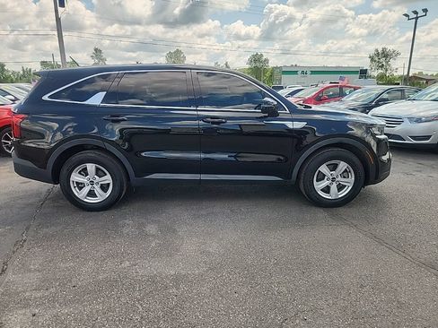 Used 2023 Kia Sorento LX FWD image 2