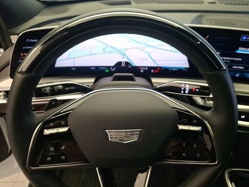 Used 2025 Cadillac Lyriq Luxury AWD/4WD image 21