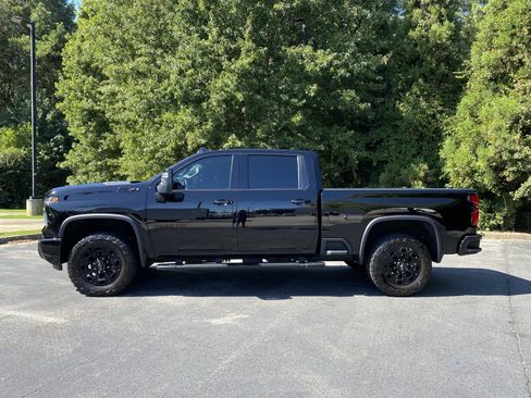 Used 2024 Chevrolet Silverado 2500 LTZ w/ LTZ Plus Package AWD/4WD image 6