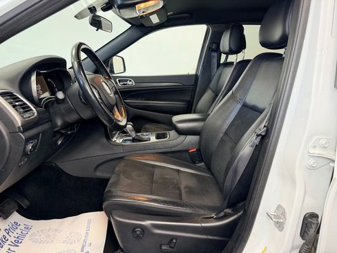 Used 2021 Jeep Grand Cherokee Laredo X AWD/4WD image 6