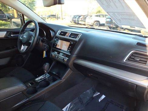 Used 2017 Subaru Outback 2.5i Premium image 11