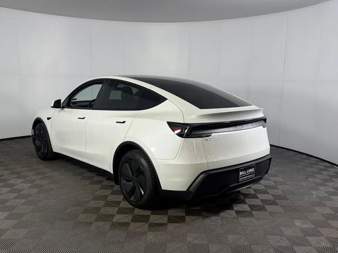 Used 2026 Tesla Model Y 2WD image 7