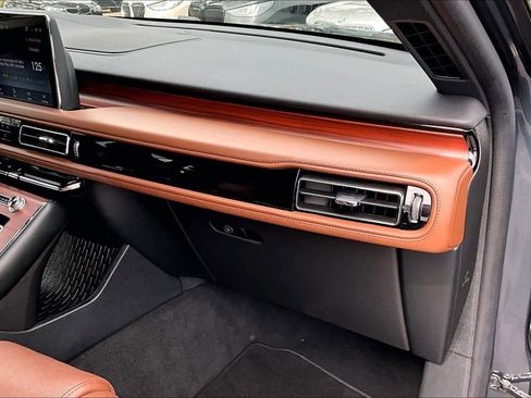 Used 2023 Lincoln Aviator Reserve w/ Equipment Group 201A image 18