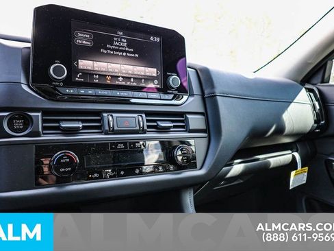 Used 2025 Nissan Pathfinder S image 45