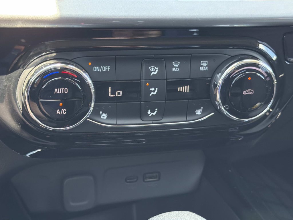 Used 2024 Chevrolet Trax LT w/ Driver Confidence Package FWD image 22