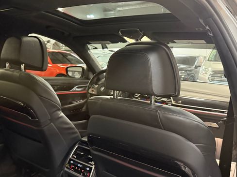 Used 2021 BMW 750i xDrive w/ Executive Package image 27