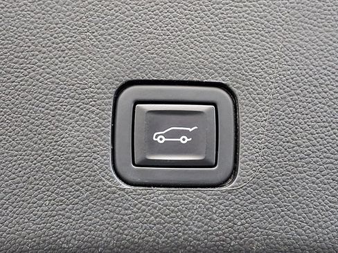 Used 2023 Chevrolet Traverse LT w/ LPO, Floor Liner Package image 31