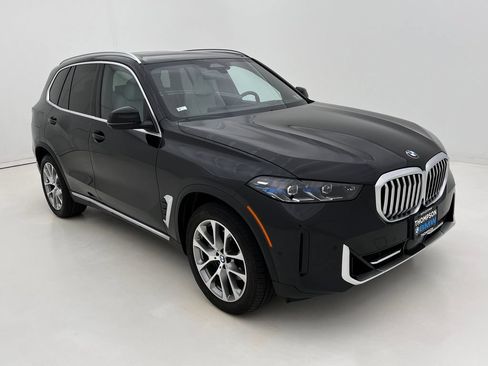Used 2024 BMW X5 xDrive40i w/ Premium Package AWD/4WD image 2