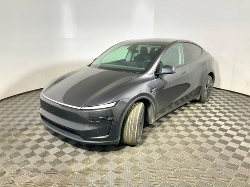 Used 2026 Tesla Model Y Long Range image 10