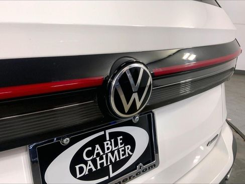 Used 2025 Volkswagen Taos SE AWD/4WD image 29