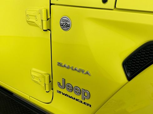 Used 2024 Jeep Wrangler Unlimited Sahara w/ Technology Group AWD/4WD image 9