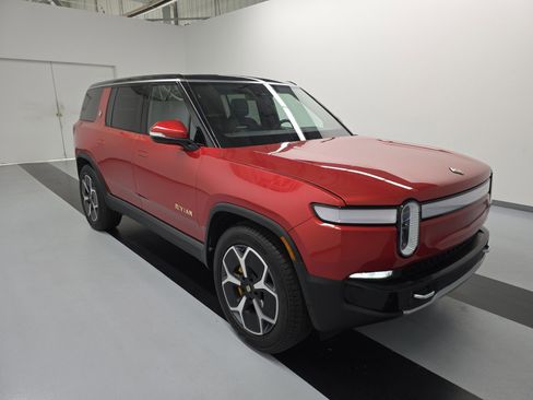 Used 2023 Rivian R1S Launch Edition image 7
