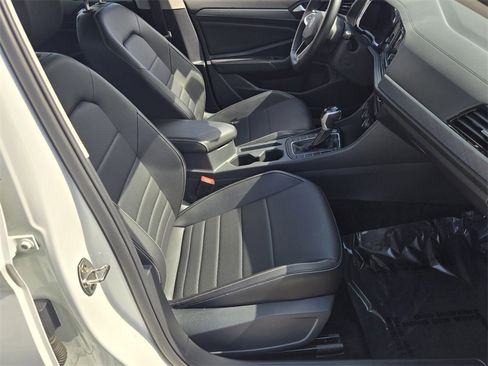 Used 2023 Volkswagen Jetta SE image 17
