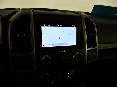 Used 2019 Ford F150 Lariat w/ Equipment Group 502A Luxury AWD/4WD image 31