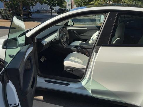 Used 2023 Tesla Model Y Performance AWD/4WD image 12