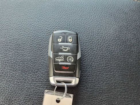 Used 2019 RAM 1500 Laramie AWD/4WD image 45
