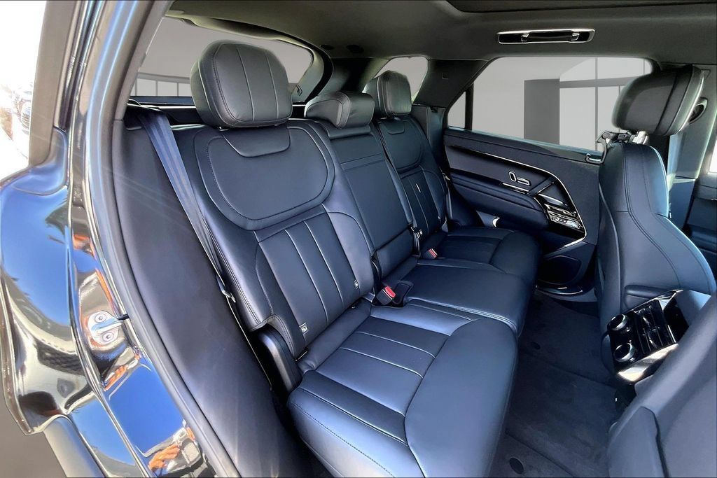 New 2026 Land Rover Range Rover Sport Dynamic SE AWD/4WD image 10