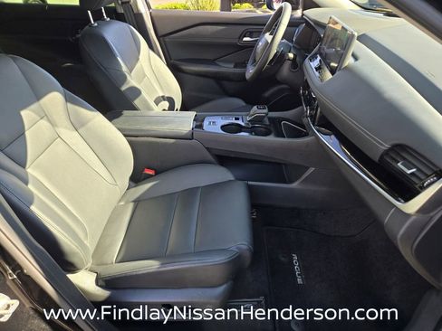 Used 2025 Nissan Rogue SL w/ Tech Package image 17