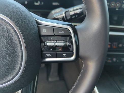 Used 2025 Kia Carnival SX Prestige FWD image 23