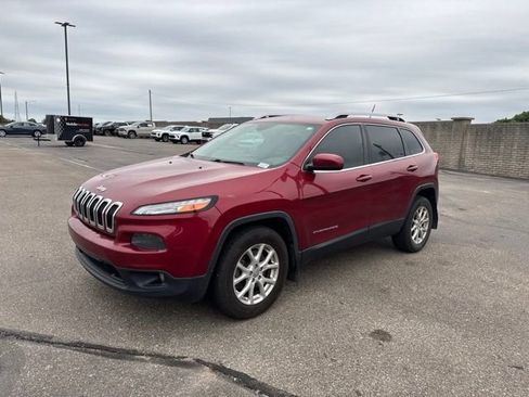 Used 2015 Jeep Cherokee Latitude AWD/4WD image 3