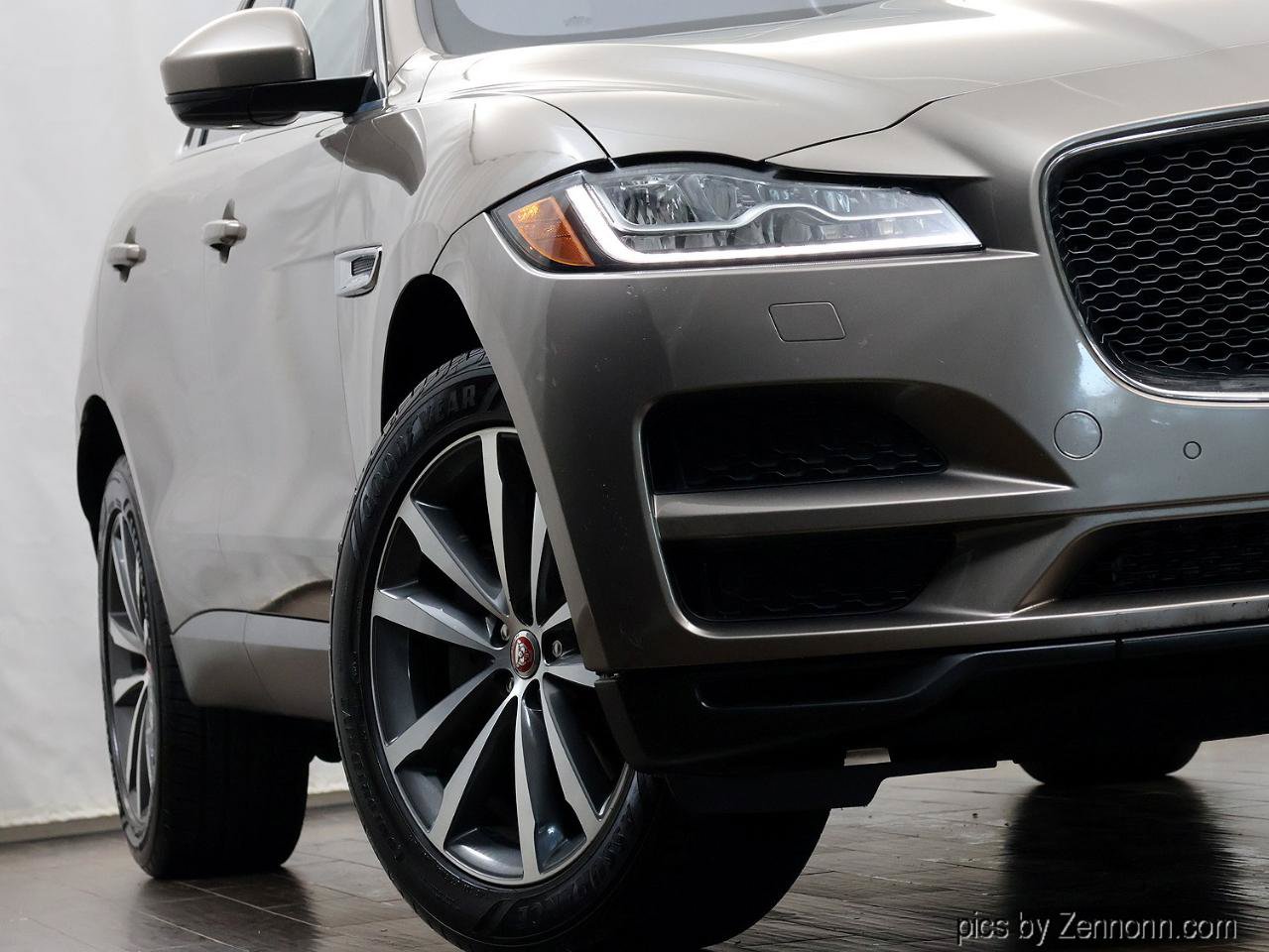 Used 2017 Jaguar F-PACE Prestige AWD/4WD image 4