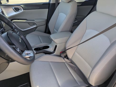 Certified 2025 Kia Soul LX FWD image 25