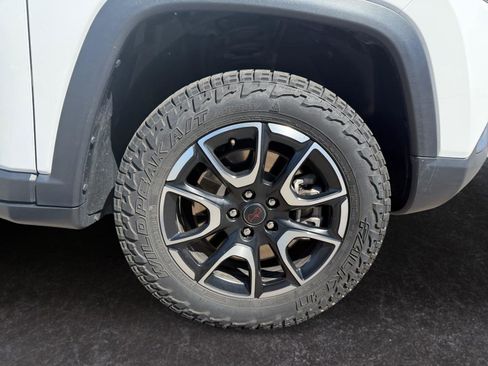 Used 2025 Jeep Compass Trailhawk AWD/4WD image 28
