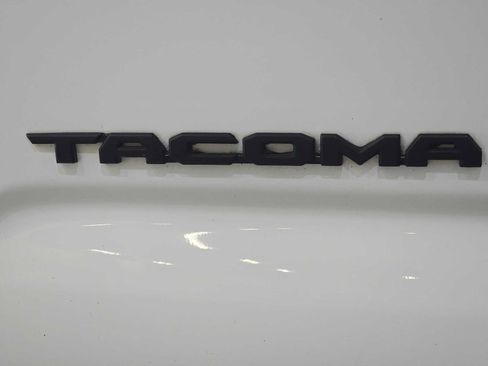 Used 2018 Toyota Tacoma SR5 AWD/4WD image 7