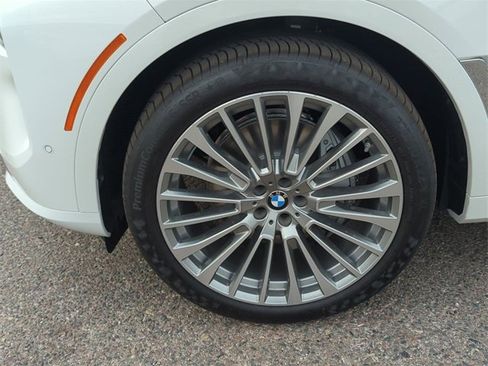 New 2026 BMW X7 xDrive40i w/ Premium Package image 9