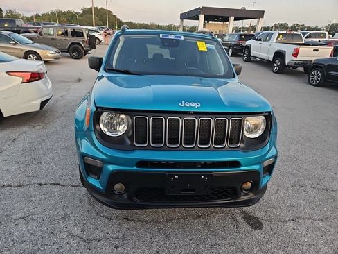 Used 2022 Jeep Renegade Latitude AWD/4WD image 3