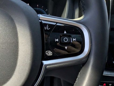 Used 2025 Volvo XC60 B5 Plus image 13