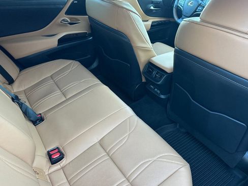 Used 2025 Lexus ES 300h w/ Luxury Package image 30