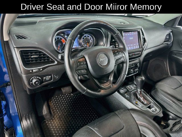 Used 2020 Jeep Cherokee Trailhawk AWD/4WD image 21
