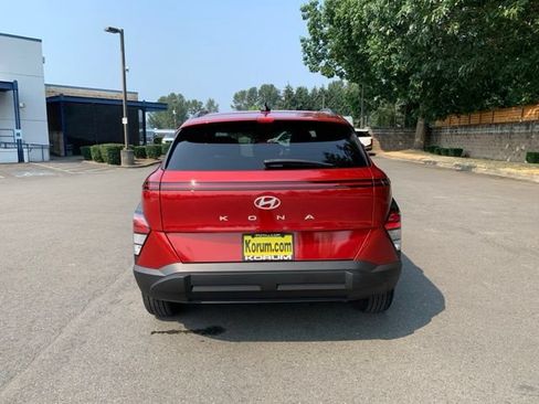 Used 2024 Hyundai Kona SEL w/ Convenience Package FWD image 4