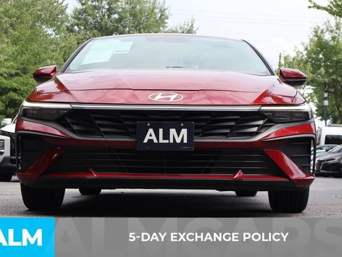 Used 2024 Hyundai Elantra SEL FWD image 3