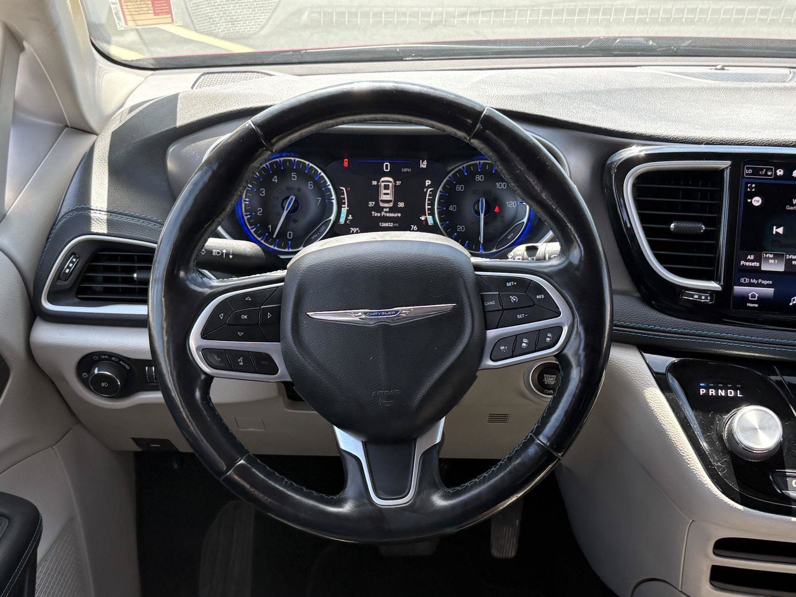 Used 2021 Chrysler Pacifica Touring-L FWD image 9