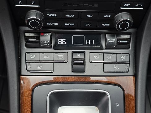 Used 2019 Porsche 911 Carrera w/ Sportdesign Package image 24