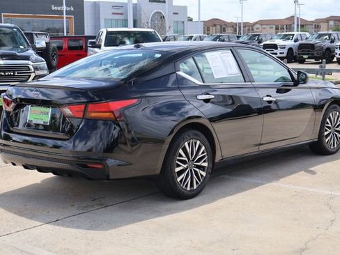 Used 2025 Nissan Altima 2.5 SV FWD image 7