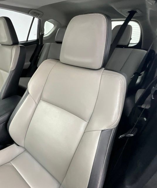 Used 2016 Toyota RAV4 Limited AWD/4WD image 6