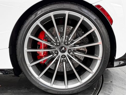 Used 2021 McLaren GT RWD image 11