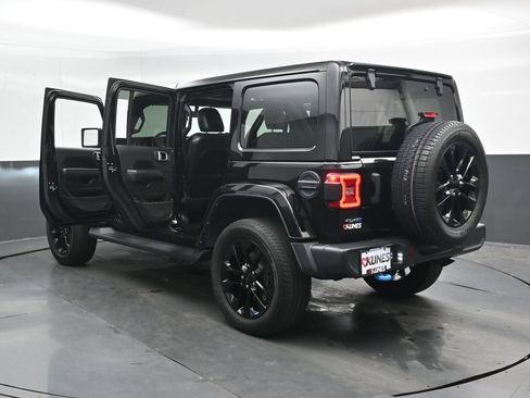 Used 2022 Jeep Wrangler Unlimited Sahara w/ Cold Weather Group AWD/4WD image 50